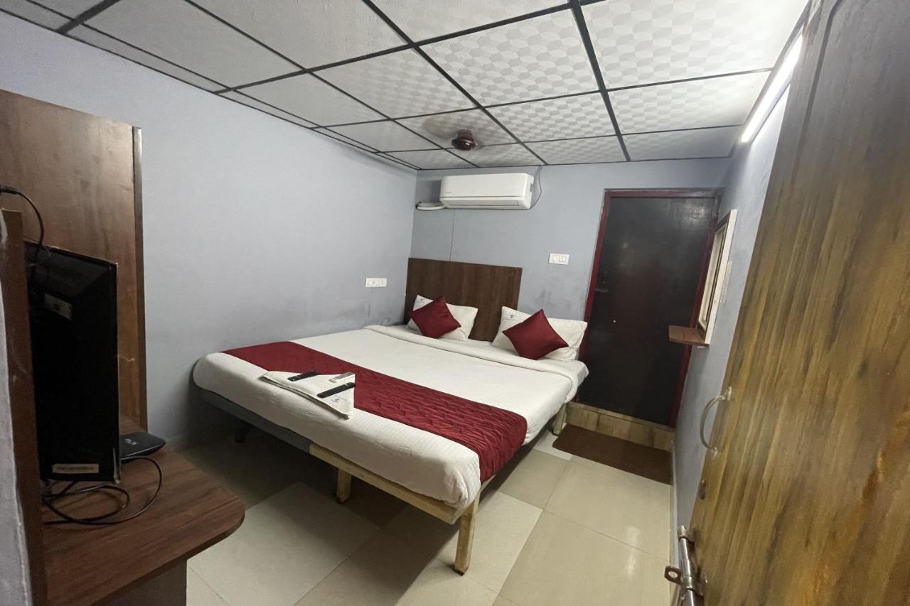 Skyry Hotel Iyyapanthangal Chennai Exterior photo